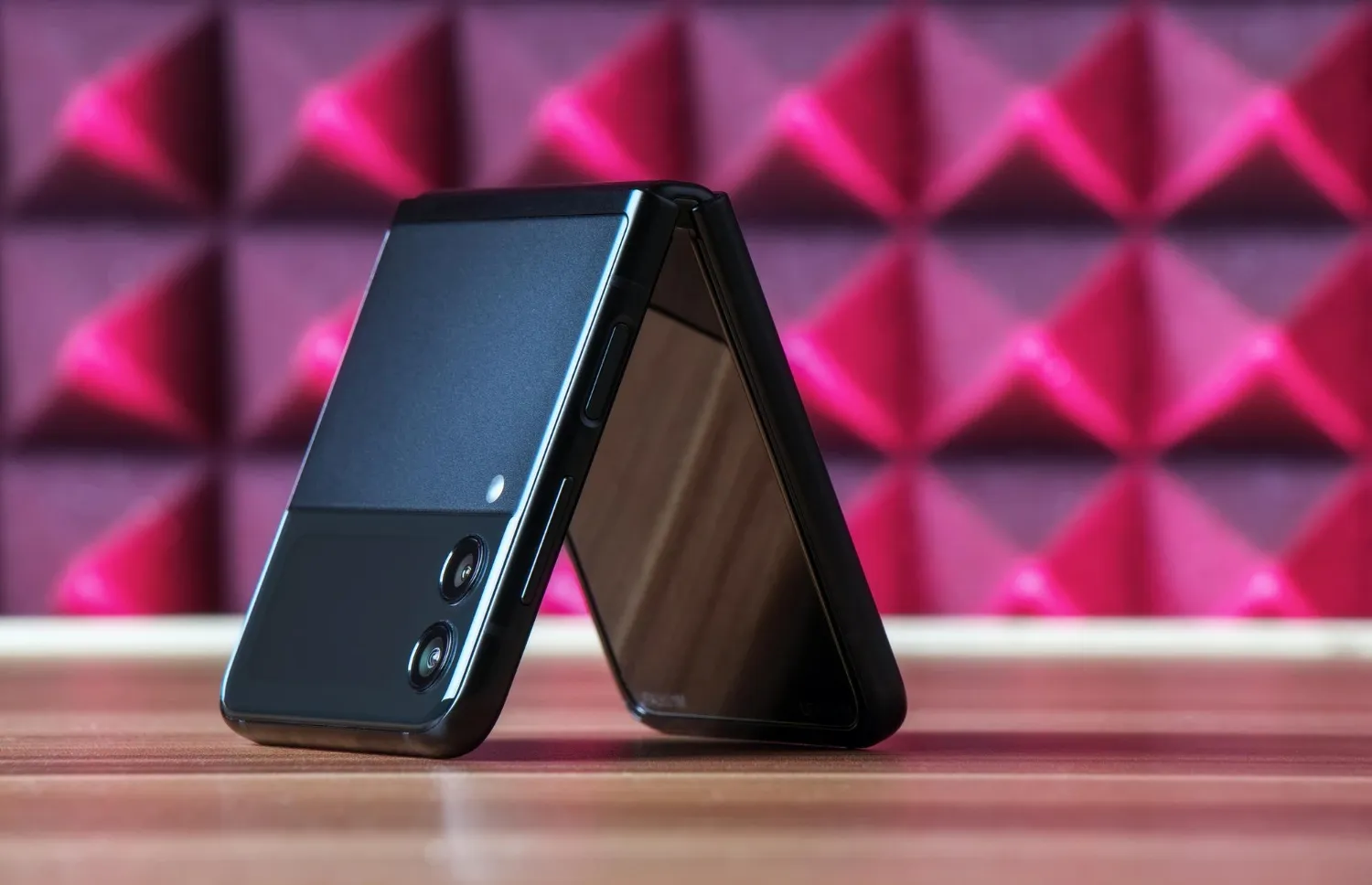The Best Flip Phones: Expert Picks for 2025