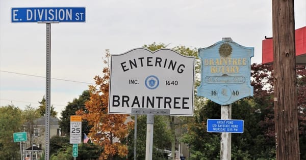 A picture of the Entering Braintree sign in Massachusetts. 