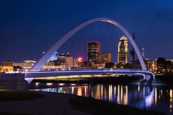 Get the details on coverage, speeds, and the best plans for Des Moines, IA. 