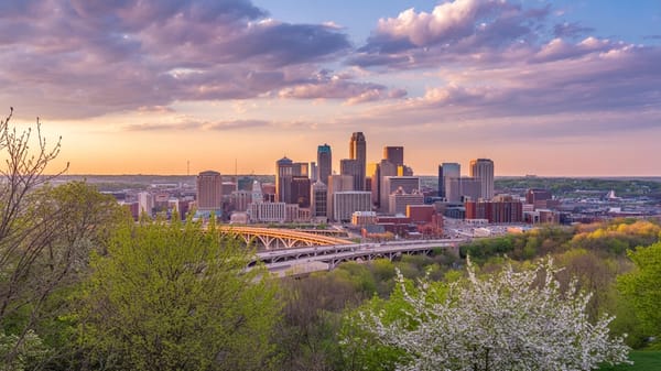 a picture of the skyline in Saint Paul, MN