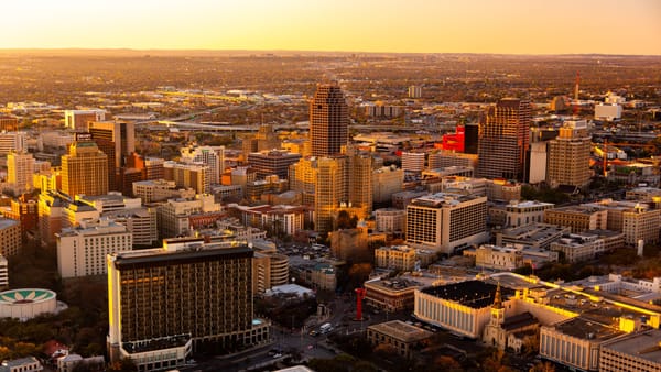 A picture of the skyline in San Antonio, TX.