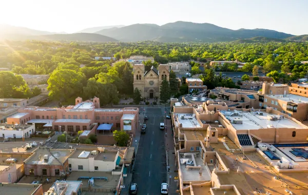 A picture of the skyline in Santa Fe, New Mexico.