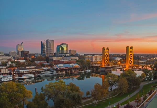 A picture of the skyline in Sacramento California.